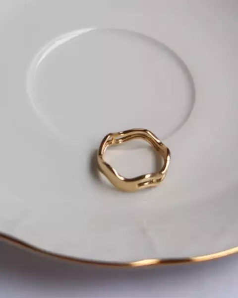 Anel Liberdade – Formas Orgânicas | Banho Ouro 18K – Hipoalergênico
