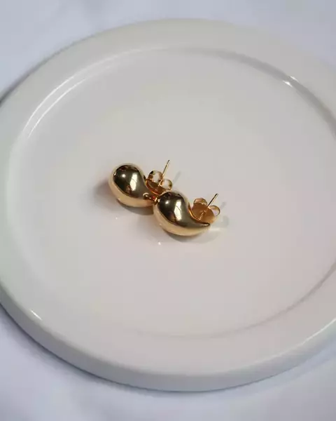 Brinco Gota Ouro – Pequeno | Banho Ouro 18K – Hipoalergênico