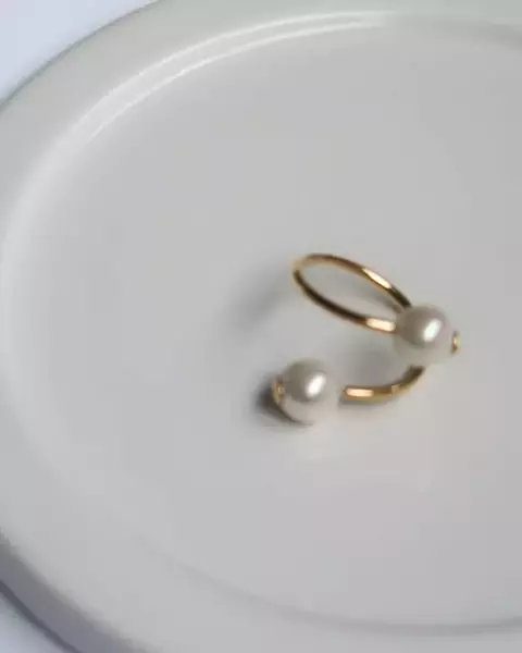 Anel Graça – Pérolas Delicadas | Banho Ouro 18K – Hipoalergênico