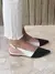 Zapatos de mujer Chata Dolores en tonos negro y blanco, con diseño elegante y sin taco.