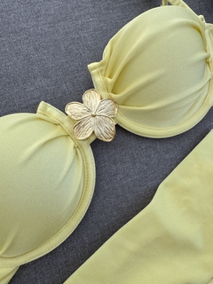Imagem do Biquíni Flora Meia Taça Hot Pants Amarelo Manteiga