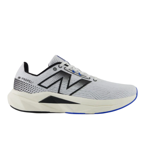 Zapatilla New Balance FuelCell Propel v5 - Gris - comprar online