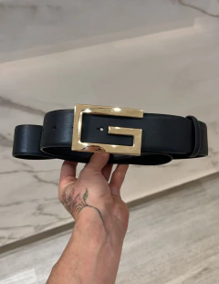 CINTO GUCCI NEGRO HEBILLA DORADA- 118x4cm - comprar online