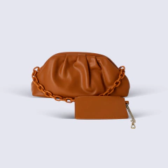 CARTERA FLAMENCO CON CADENA Y BILLETERA en internet