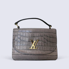 CARTERA LV C/TIRA LARGA en internet