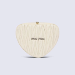 BANDOLERA MIU MIU CORAZON en internet