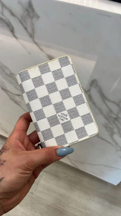 TARJETERO LV CUADRILLE BLANCO - comprar online