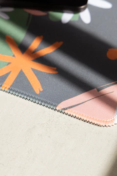 Desk Pad FLOWERS (84 x 38 cm) Bordes Cosidos en internet