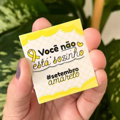 Mini Tags Setembro Amarelo - 50 Unidades Variadas | 5 Frases de Apoio | 4x5,5cm com Furo | Papel Couchê 300g - Mimi Design Criativo