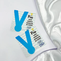 25 Cartões Dia dos Pais “Pai, você merece medalha de ouro!” | 8,5x8,5cm | Papel Couchê 300g | Pronta Entrega - comprar online
