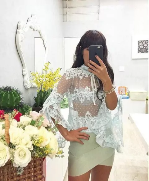 Blusa Manga Longa Rendada Elegancia