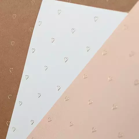 HOJA A4 CON FOIL ORO DUOGRAF CORAZONES X UNIDAD - comprar online