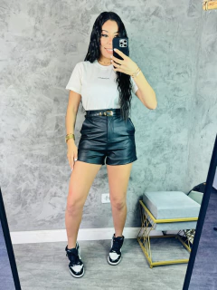 SHORTS COURO na internet