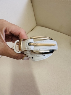 Cinto branco na internet