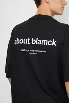 Remera ABOUT en internet