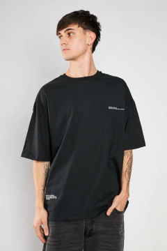 Remera over BRAND en internet