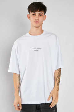 Remera over CARREFULLY en internet