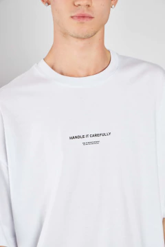 Remera over CARREFULLY - Blamck