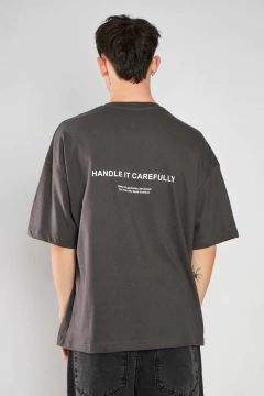 Remera over CARREFULLY