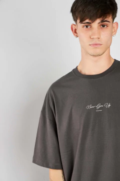 Remera over NEVER - tienda online