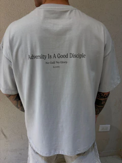 Remera ADVERSITY - Blamck