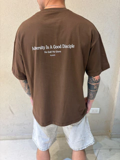 Remera ADVERSITY - Blamck