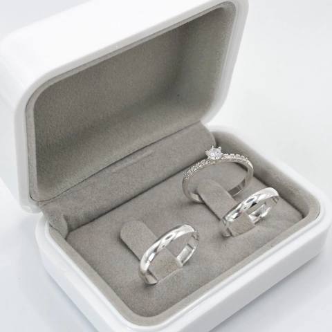 Aliança Namoro Prata Linha Classic Abaulada 3mm + Solitário Cravejado - comprar online