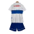 Kit Infantil Universidad Católica I Under Armour 23/24 - Branco com detalhes em azul e vermelho - comprar online