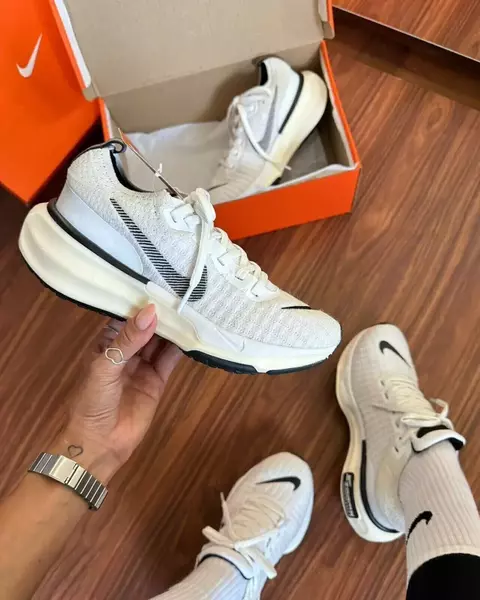 NK Zoom X Invincible Run 3 - Branco - comprar online