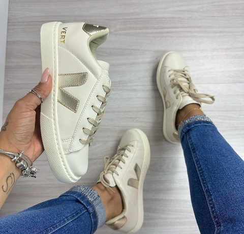 V Luxo Cadarço - Off-White/Dourado - comprar online