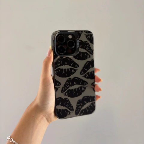 FUNDA BESOS FONDO NEGRO - comprar online