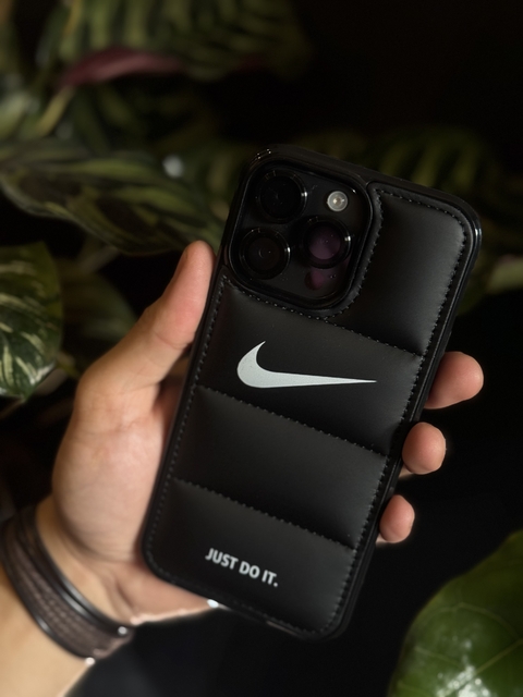 Funda Nike Acolchada para iPhone - Diseño Premium Antigolpes - comprar online