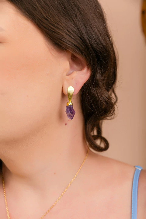 Brinco Ponta Bruta na base Ametista