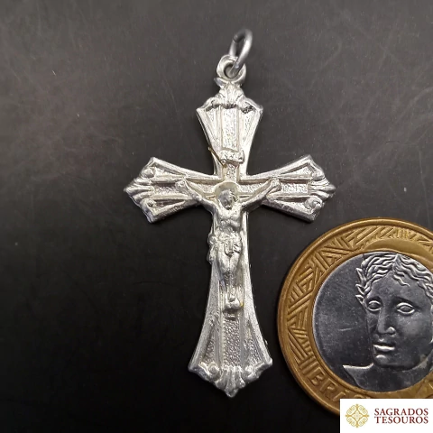 Crucifixo em alumínio