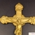 Crucifixo em metal na internet
