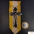 Crucifixo em metal - com detalhes em madeira