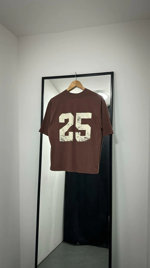 REMERA BOXY TEE NRO 25 BROWN - comprar online