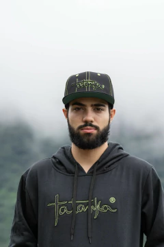 Moletom Tatanka Escrita Bordada Preta e Verde Flúor - comprar online