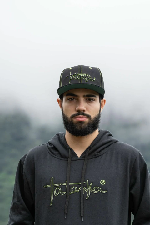 Moletom Tatanka Escrita Bordada Preta e Verde Flúor - comprar online