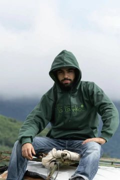 Moletom Tatanka Verde Musgo Bordado com Contorno Verde Flúor na internet