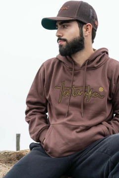 Moletom Tatanka Marrom Bordado com contorno no amarelo na internet