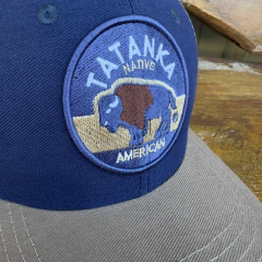 Boné Tatanka Azul Escuro com Patch Bordado Tela e Aba Bege na internet