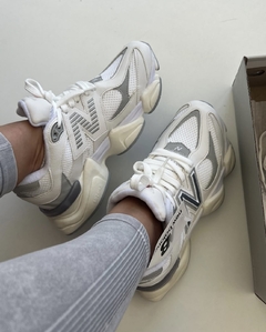 NEW BALANCE 9060 + MEDIAS DE REGALO - Evolutix Indumentaria