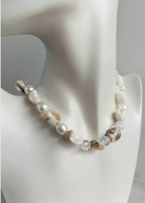 Chocker pérolas e pedras