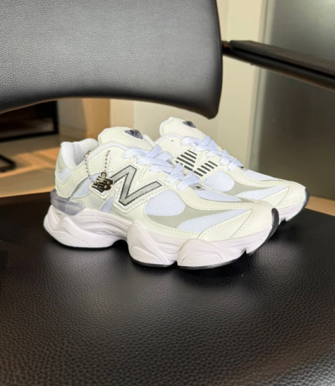 New Balance 9060 - Branco/Prata
