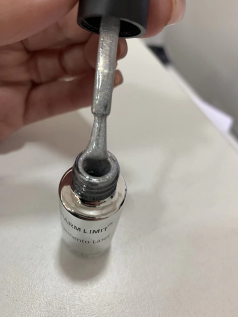 Esmalte láser holográfico Charm limit