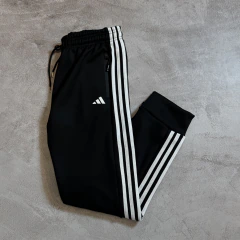 Conjunto Adidas con abrigo en internet