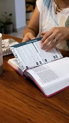 BIBLIA DE LA MAMA OCUPADA MAGENTA RV1960 (sujeto a disponibilidad) - tienda en línea