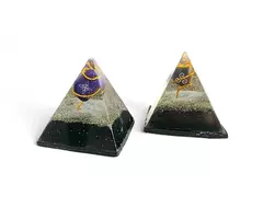 PIRAMIDE ORGONITE MEDIANA CON PIEDRA - comprar online