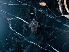 DIJE MANO DE FATIMA LABRADA CON OJO TURCO